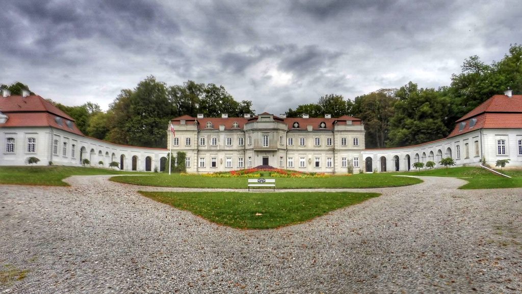 PAŁAC ŁOSIÓW W NAROLU – PERŁA HISTORII I KULTURY NA ROZTOCZU